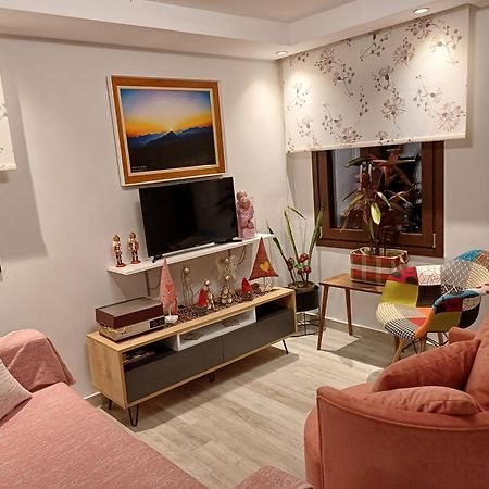 Το Σπίτι Της Ευτυχίας Σουίτα Apartamento Karpenísion Exterior foto
