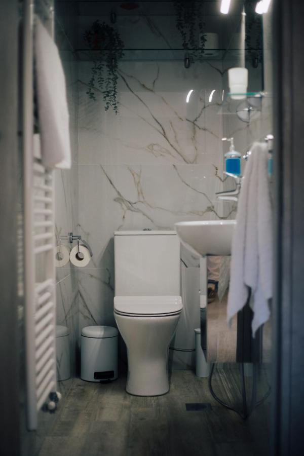 Το Σπίτι Της Ευτυχίας Σουίτα Apartamento Karpenísion Exterior foto