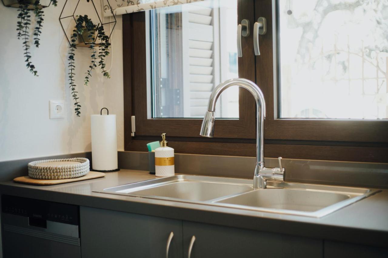 Το Σπίτι Της Ευτυχίας Σουίτα Apartamento Karpenísion Exterior foto